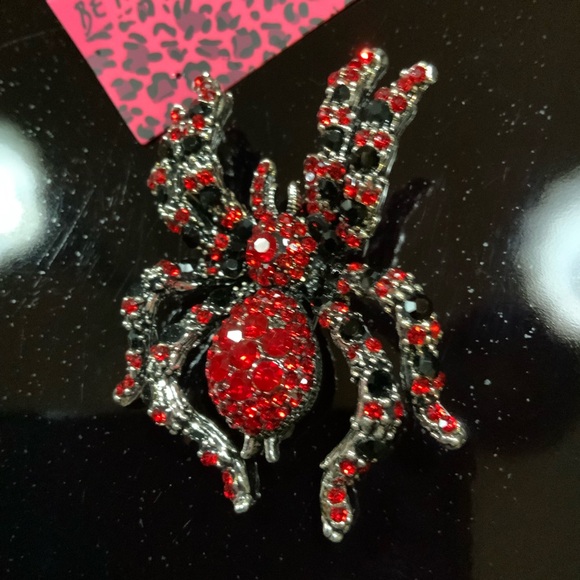 Betsey Johnson Brooch Pin Tarantula Spider Rhinestone Black Red #232 - Picture 2 of 3